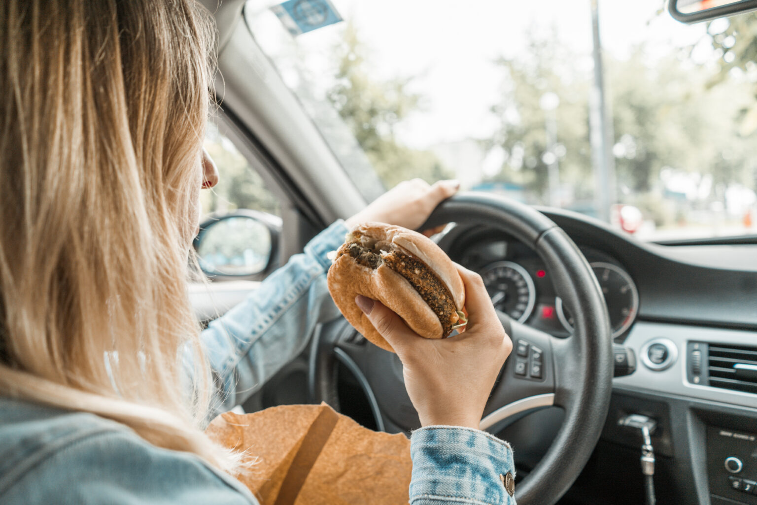 How Common Are Car Accidents Due to Eating While Driving in Gainesville, Florida?